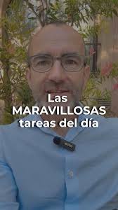 Elena, de Madrid, vivió con ansiedad durante 22 años, hasta que una librera  le dijo: 'Este es el mejor libro que tenemos', refiriéndose a Sin Miedo.  Decidió iniciar terapia con Magdalena Saenz,