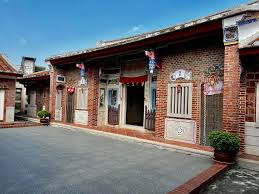 佳冬楊及芹祖堂，祖堂在客家傳統建築中是特有的獨立祭祀空間，因此客家俗諺：祖在堂、神在廟。2006年子孫依原樣式重建，耗時兩年完成。 #楊及芹祖堂