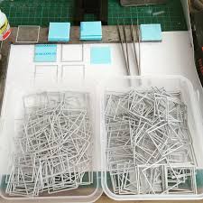 Bauteile Fur S Dach Der Ultimaker2 War Fleissig Jetzt Ist Wieder Handarbeit Angesagt Unzahlige Rahmen Bauteile Fur Die Standard Platten D Dach Bau Teilchen