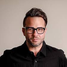 Doug Paul's Instagram, Twitter & Facebook