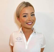 Hello! My name's Carly. I have over 10 years of experience in the  restaurant industry as a whole and over 7 years as a section waitress.  While I'm very experienced in restaurants