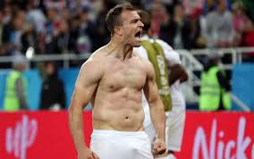 Shaqiri, kariyerine fc basel'de başladı ve daha az sıklıkta oynamasına rağmen dokuz yerli ve kıtasal onur kazandığı bayern münih'e. Xherdan Shaqiri Vs Aleksandar Mitrovic Soccer World Fifa World Cup World Cup