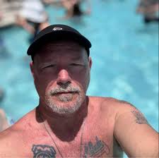 Is anyone playing pickleball in Americus? Seems like the new courts are not  being used? Is there a pickleball group or team or anything? I'm a senior  that's wants to start playing.