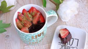 Dovrete ottenere un composto bianco e spumoso. Mug Cake Fit Al Cacao Senza Glutine Torta In Tazza Al Microonde Senza Uova Proteica Ricettevegolose