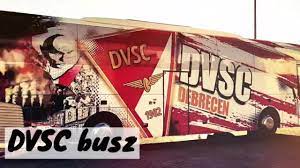 A dvsc felnőttcsapatának busza már a debreceni hódos imre sportcsarnokhoz sem érkezett meg műszaki hiba miatt, így pótjárművel kelt újra varga józsef együttese (az utánpótláscsapatok busza. Dvsc Busz Nyomtatott Laminalt Komaromi Kreativ Kft