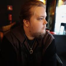 Can I find a duo with a mic for team communication?