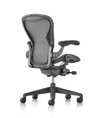 Whether it's being used as a work chair, side chair and stool, it will support the full range of all types of office work. New Aeron Remastered Von Herman Miller