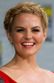 A novel wordt anders het boek is volgens qt een reimagining van de film en zijn er veel meer details. Jennifer Morrison Wikipedia