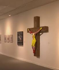 De fiecare dată sau la fiecare dată ». Video O SculpturÄƒ A Mascotei Mcdonald PusÄƒ Pe O Cruce Asemeni Lui Iisus Va Fi ScoasÄƒ Dintr Un Muzeu Israelian Hotnews Mobile