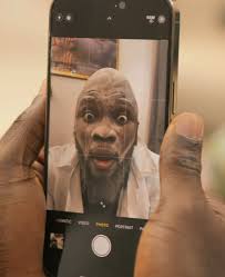 Mama Ojo: La Dulzura y El Desastre