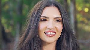 Ariana Farmer's Instagram, Twitter & Facebook