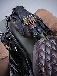 歐戰75 週年 英國軍隊風格的復古摩托車 ve day commemorative bike everyday object triumph bonneville modern bike bonneville