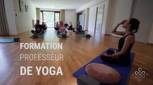 Formation pour devenir professeur de yoga. Formation De Professeur De Hatha Yoga 200h En 1 An En Belgique