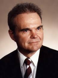 🕊️ Our hearts are heavy as we extend our deepest condolences to the family  and friends of Dr. John Mulryan, professor emeritus of English at St.  Bonaventure. Dr. Mulryan passed away Saturday,