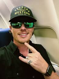 Live music tonight at Summa