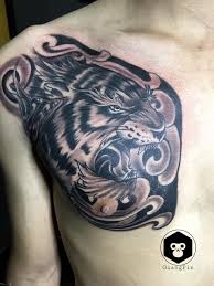 Còn đối với các bạn nam thì nó hoặc nếu bạn tuổi con cọp muốn xăm tuổi mình lên làm dấu ấn hay là bạn muốn có một hình xăm mang một chút may mắn trong cuộc sống của bạn, thì. Hinh XÄƒm Há»• á»Ÿ Ngá»±c Nam Hinh XÄƒm Hinh XÄƒm Má»±c Hinh XÄƒm Mau
