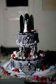 40 Original Halloween Wedding Cakes Weddingomania Halloween Wedding Cakes Skull Wedding Cakes Gothic Wedding Cake