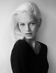 Những người mẫu hứa hẹn “oanh tạc” sàn catwalk 2012