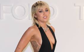 Topics covered include albums, songs, performances, tours, fashion. Miley Cyrus Mag Penisse Findet Frauen Aber Heisser Als Manner