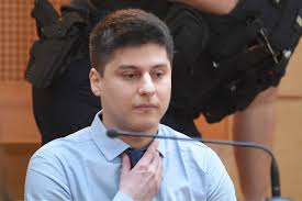 Motociclista muere al colisionar con un árbol y su acompañante resulta con  la pierna amputada