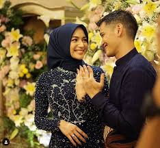 Manglingi dengan dandanan adat, ayunya jawani banget. Intip Keanggunan Citra Kirana Pakai Hijab Dengan Kebaya Mewah Saat Dilamar Okezone Muslim