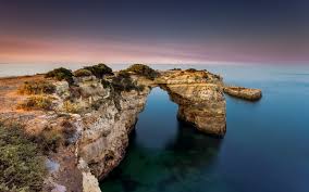 Путевки на пляжный отдых на морские курорты португалии. Oboi Atlanticheskij Okean Praya De Albandejra Skaly Arka Algarve Portugaliya 1920x1200 Hd Izobrazhenie
