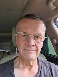 Tucker bunted whaaat😂😂😂