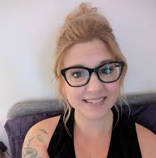 Who is a good curly hair stylist in Overland Park?