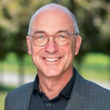 Unser Holzbau im Unternehmerpark Kottenforst in Meckenheim startet. Gestern  die Schwellen eingemessen und heute Mittag stand schon richtig was.  Gewerbebau geht auch nachhaltig und in Holzbauweise: