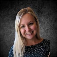 Julie Kettler's Instagram, Twitter & Facebook