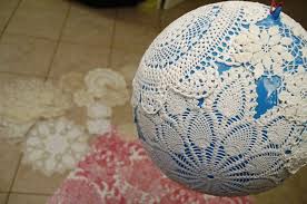 Comment faire une housse de pouf en crochet marie claire. Dentelle Au Crochet Pour Fabriquer Des Objets Deco Au Charme Vintage