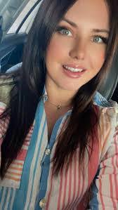 Ariel Hamilton's Instagram, Twitter & Facebook