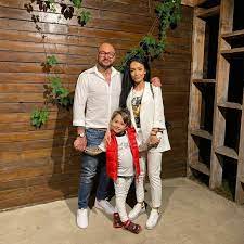 Andreea mantea a recunoscut că are o relație de cinci ani de zile cu un coleg din kanal d. Andreea Mantea SurprizÄƒ De Ziua Lui Cristian Mitrea TatÄƒl BÄƒieÈ›elului Ei Imaginea Cu Cei Trei I A Impresionat Pe ToÈ›i Libertatea