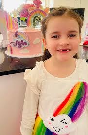 Debbie Minto's Instagram, Twitter & Facebook