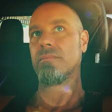 👤Sasha sent you a private message 5 minutes ago "Where are you from?"