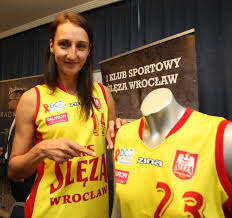 Ukończyłam 4 szkolenia pod czujnym okiem agnieszki i jestem zachwycona! Agnieszka Majewska Zostaje W Slezie Wroclaw I Przejmie Opaske Kapitana Gazeta Wroclawska