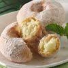 Ngomongin soal gorengan, selain pisang goreng, ubi goreng dan bakwan, kita sebenarnya bisa juga membuat tape goreng di rumah. Resep Tape Goreng Rondo Royal Isi Gula Merah