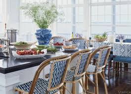 Blue and white porcelain decor never goes out of style. Blue And White Porcelain How To Decorate With Chinese Blue White Vase