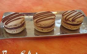 Recette Macarons Praline A La Ganache Pralinoise 750g Recette Recette Macaron Macaron Praline Recettes De Collations