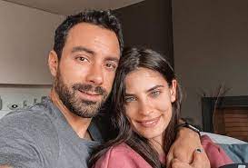 Διακοπές διαρκείας για σάκη τανιμανίδη και χριστίνα μπόμπα. Xristina Mpompa To Apogohteymeno Binteo Ths Epistrofhs Sthn A8hna In Gr