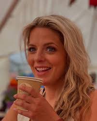 Julia Tonks's Instagram, Twitter & Facebook