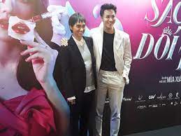 Người chuyển giới (tiếng anh: HÆ°Æ¡ng Giang Hoa Nam Nhi Sau 7 NÄƒm Chuyá»ƒn Giá»›i Bao NgÆ°á»i Lao Ä'á»™ng