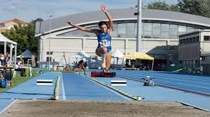 Il salto triplo fa parte dei salti in estensione come il salto in lungo.gli elementi principali sono una pedana di rincorsa, una zona di stacco e la. Campionati Italiani Di Atletica Leggera Padova In Pista Con Assindustria Sport