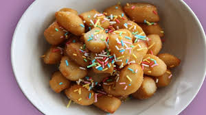 Gli struffoli sono i dolci di natale più famosi della tradizione napoletana! Come Preparare Gli Struffoli