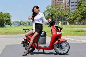 gogoro 2 開箱實測 原廠配件的心得分享 c jay tech blog moped motorcycle vehicles