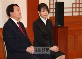 브레이브걸스 단발좌 유나 셀카 3: ê¹€ê±´í¬ ë…¼ëž€ ì¼ì¶•