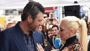 Gwen stefani and blake shelton just might be engaged. Are Gwen Stefani Blake Shelton Engaged She Flaunts New Diamond Ring Hollywood Life