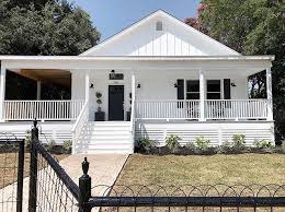 Leslie Saeta My100yearoldhome Instagram Photos And Videos Farmhouse Farmhousestyle Farmhouseporch My100yearoldho Fixer Upper Farmhouse Style Instagram