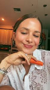 Just your average girly eatting an excessive amount of carrots daily  because of their powerful anti-cancer properties!! 🥕🎗️