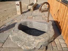 Wunderschoner Findlingsbrunnen Wasserhahn Garten